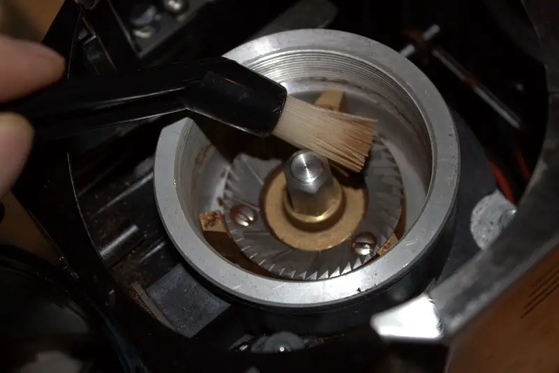 how to clean burr coffee grinder